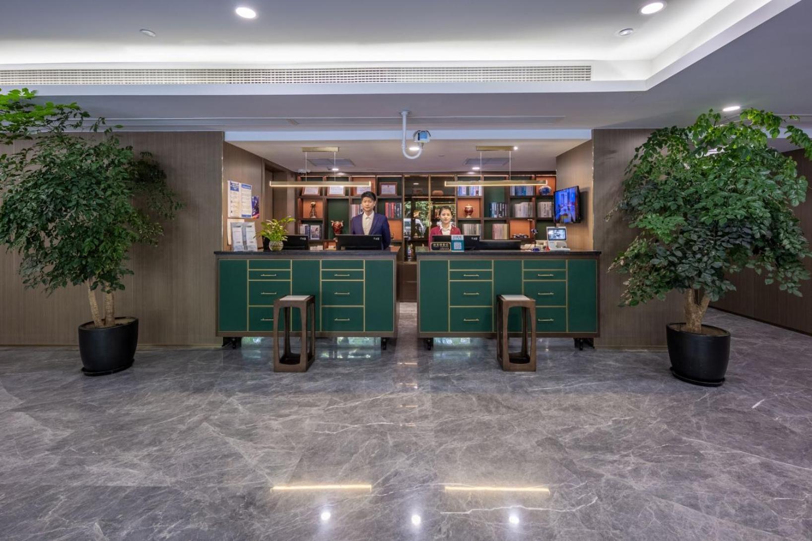 Hotel Hong Ge 3*
